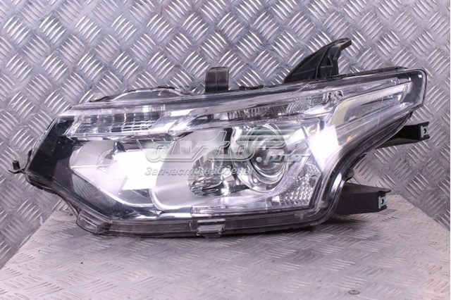 Luz esquerda 8301C203 Mitsubishi