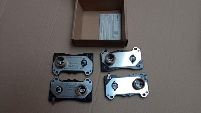 LJ9Z2001C Ford Sapatas do freio dianteiras de disco