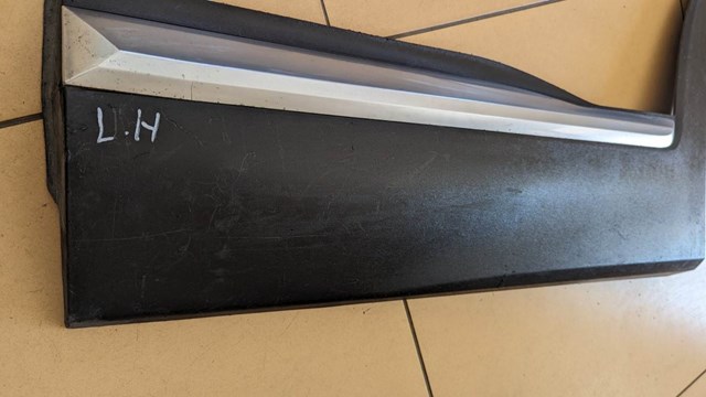 87721S1200SCR Hyundai/Kia Moldura da porta dianteira esquerda