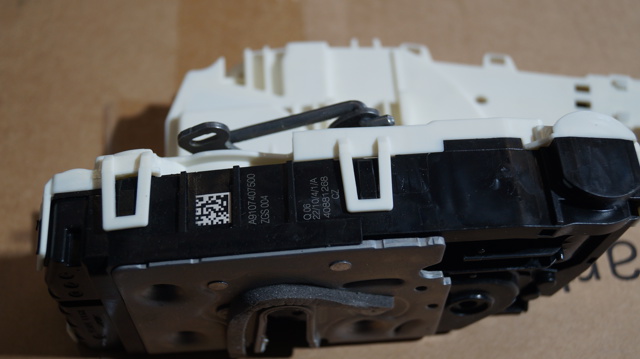 Compre A9107407500 Mercedes Fecho da porta traseira direita batente