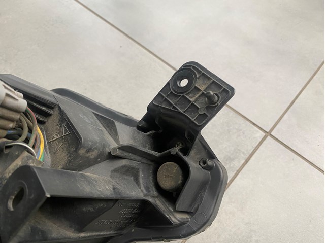 Luz esquerda 84001SG031 Subaru