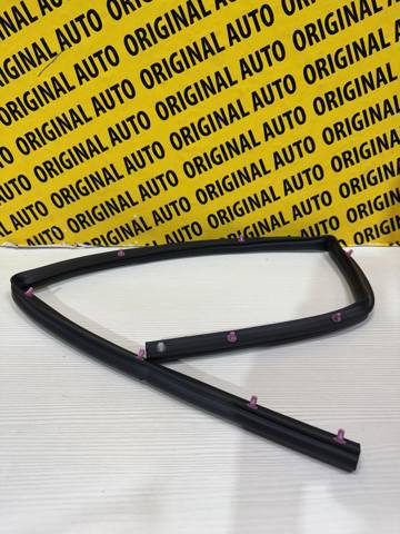 KB7W56750B Mazda Vedação da capota