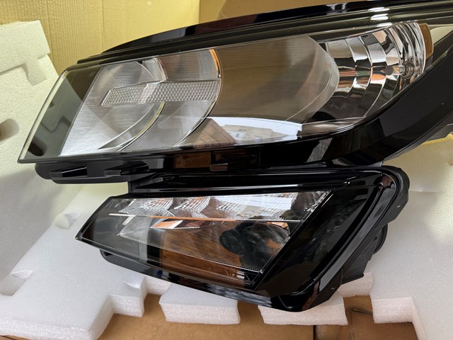 Luz esquerda VAG 566941015 preço, a partir de 463,57 USD