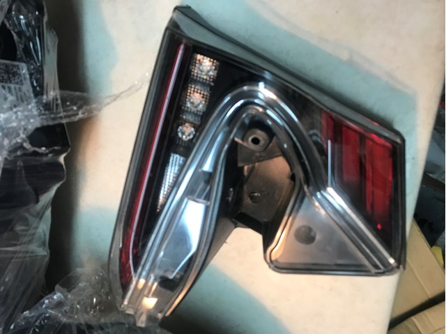 Lanterna traseira direita interna Toyota 81580F4021