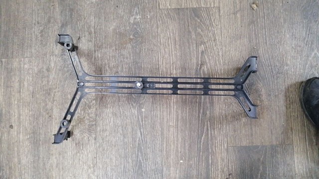 9805328380 Peugeot/Citroen Consola de fixação do radiador de aparelho de ar condicionado