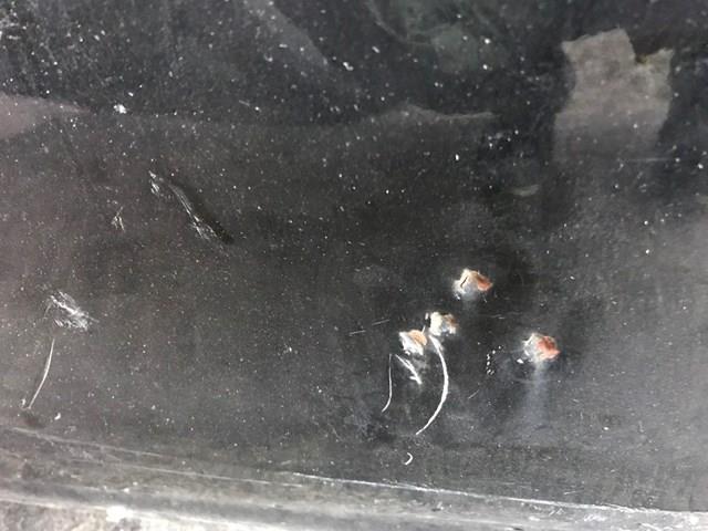 Compre KDY35902XK Mazda Porta dianteira esquerda