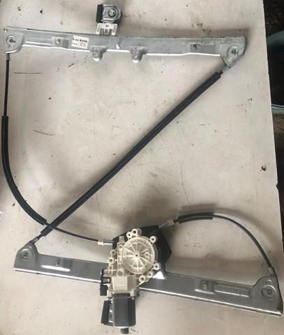 Compre Mecanismo de acionamento de vidro da porta dianteira direita Mitsubishi Colt 6
