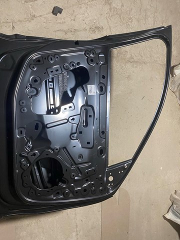Porta dianteira esquerda Peugeot/Citroen 9835013480