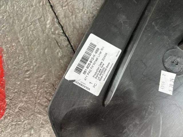 Compre 561805912H9B9 VAG Guarda-barras direito do pára-lama dianteiro