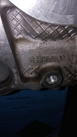 R2AA10100 Mazda Cabeça de motor (CBC)