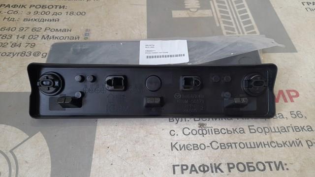 Painel de fixação de matrícula dianteira KB9M50171 Mazda