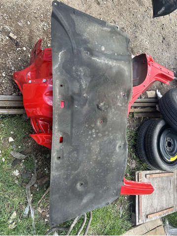 Isolamento de ruído da capota Toyota Camry VI V40
