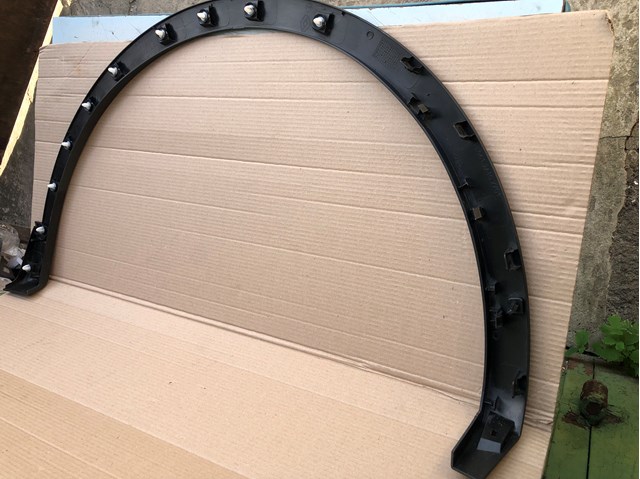 Expansor (placa sobreposta) de arco do pára-lama dianteiro esquerdo Renault (RVI) 638753254R