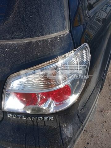 Compre 8330A274 Mitsubishi Lanterna traseira direita