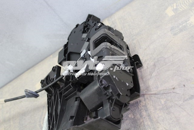 8V4AS26413GA Ford Fecho da porta traseira esquerda