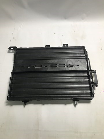 Perciana do radiador de esfriamento Peugeot/Citroen 9836865380