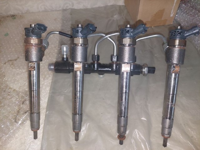 9821399680 Peugeot/Citroen Distribuidor de combustível (rampa)