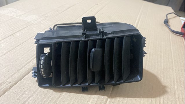 Compre A9068300054 Mercedes Grelha esquerda de ventilação de salão no "painel de instrumentos"