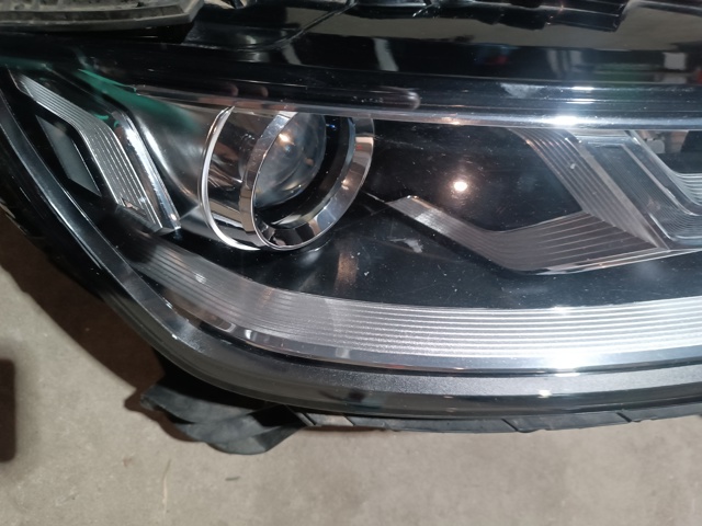 4M0941006B VAG Luz direita