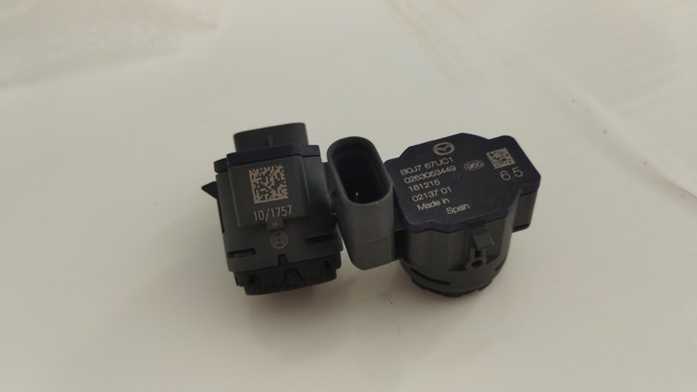 Compre B0J767UC1 Mazda Sensor dianteiro lateral de sinalização de estacionamento (sensor de estacionamento)