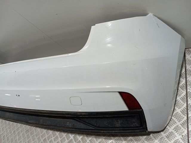 Pára-choque traseiro 82A807067GRU VAG