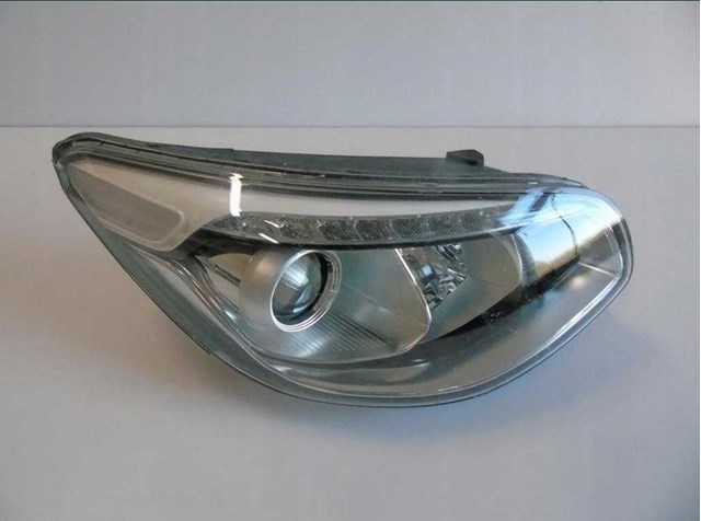 92102B2040 Hyundai/Kia Luz direita