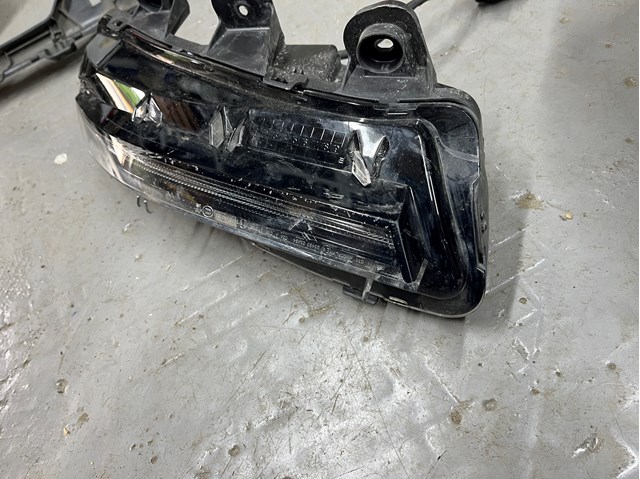 9836231080 Peugeot/Citroen Luzes máximas esquerdas