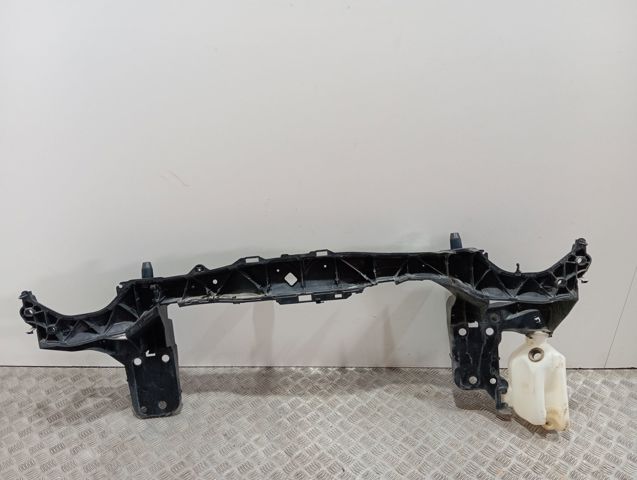 Suporte do radiador montado (painel de montagem de fixação das luzes) 8201130847 Renault (RVI)