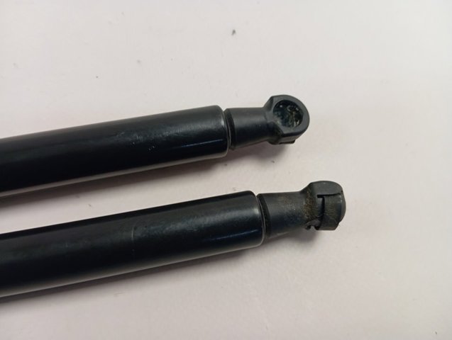 Amortecedor de tampa de porta-malas (de 3ª/5ª porta traseira) 9813177780 Peugeot/Citroen