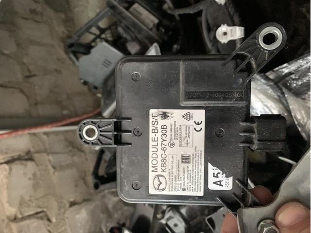 KB8C67Y30B Mazda Sensor traseiro de controlo da zona morta