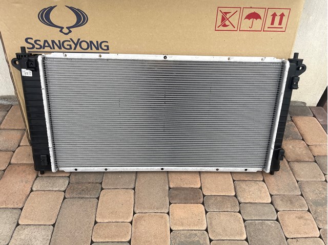 Radiador de esfriamento de motor 2131034620 Ssang Yong