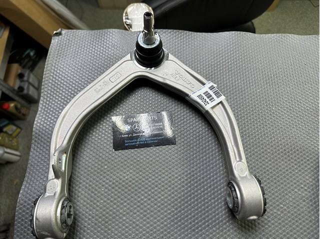 32424508 Volvo Braço oscilante superior direito de suspensão dianteira