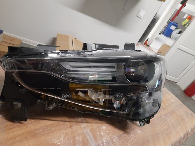 KB8P51041H Mazda Luz esquerda