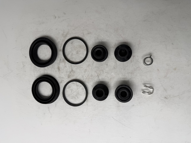 044790T010 Toyota Kit de reparação de suporte do freio traseiro