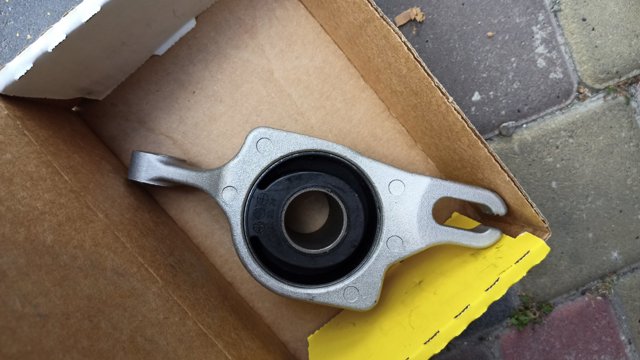 K201335 Moog Braço oscilante inferior direito de suspensão dianteira