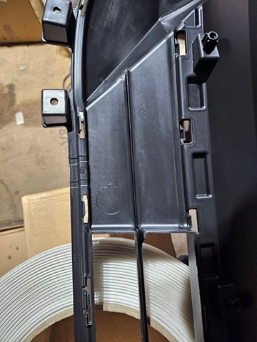 Spoiler do pára-choque dianteiro Ford LV4B17C831JB5YZ9 preço, a partir de 101,21 USD