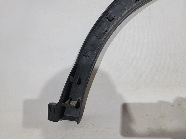 Expansor direito (placa sobreposta) de arco do pára-lama traseiro Nissan/Infiniti 938286UA0A