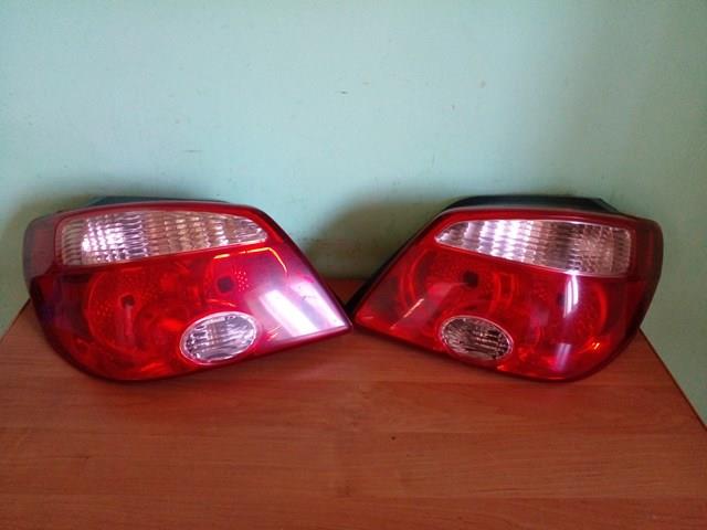 8330A288 Mitsubishi Lanterna traseira direita