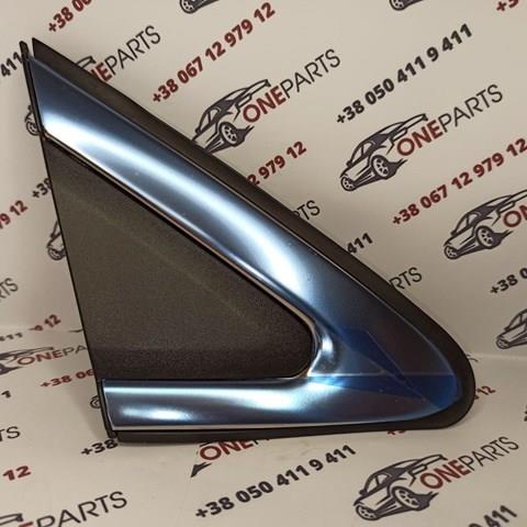 7407A720 Mitsubishi Placa sobreposta externa dianteira direita de suporte de carroçaria