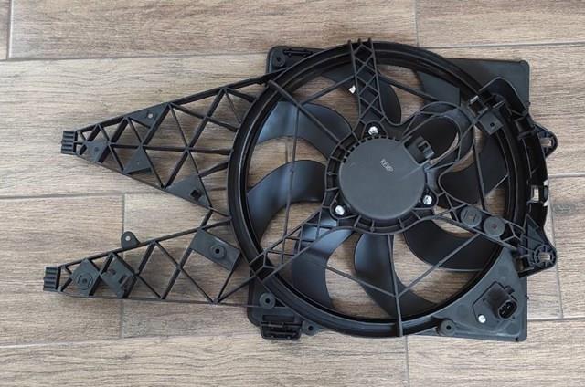51821155 Fiat/Alfa/Lancia Difusor do radiador de esfriamento, montado com motor e roda de aletas