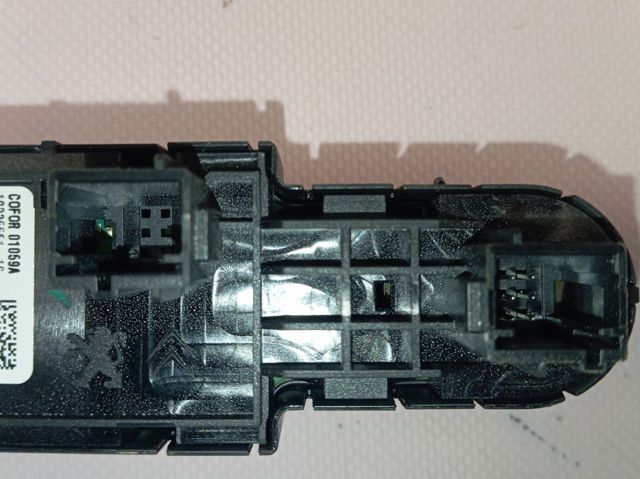 Compre 96788264ZD Opel Unidade de botões dianteira esquerda de controlo de elevador de vidro