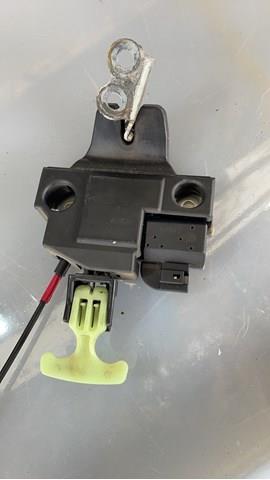 Fecho de tampa de porta-malas (de 3ª/5ª porta traseira) Toyota Camry VII V50