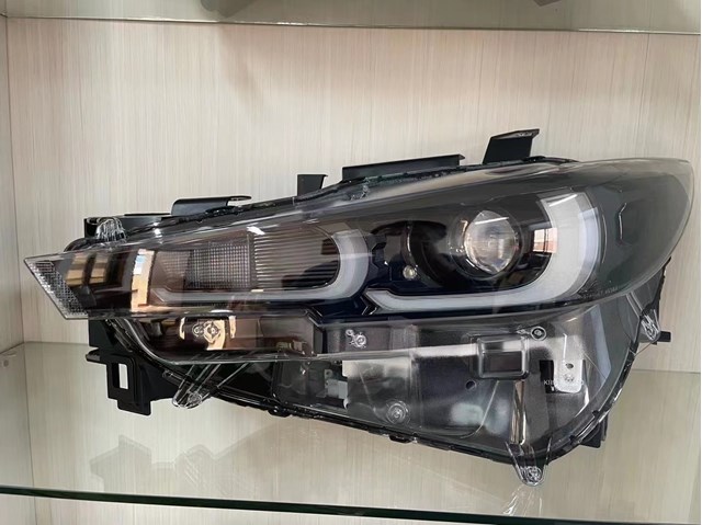 KPF151041C Mazda Luz esquerda