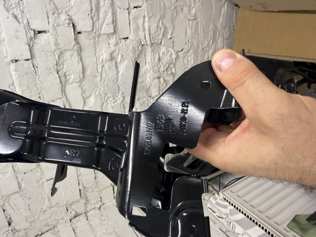 Compre 51648071631 BMW Consola (adaptador) de fixação da luz dianteira esquerda