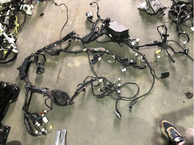 82115F4460 Toyota Fios isolados da seção de motor