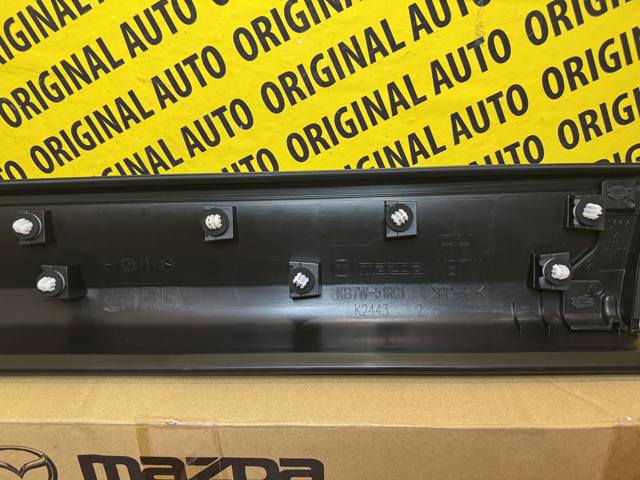 Moldura da porta traseira direita KB7W51RC0D Mazda
