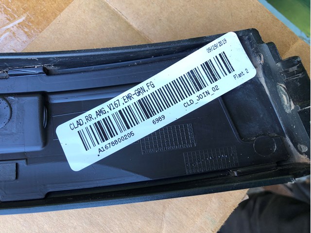 Compre A16788002059999 Mercedes Expansor direito (placa sobreposta) de arco do pára-lama traseiro