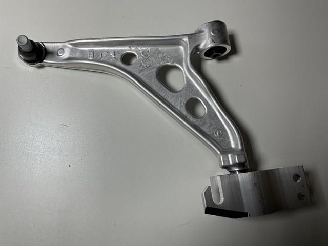 545015NA1A Nissan/Infiniti Braço oscilante inferior esquerdo de suspensão dianteira