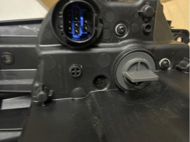 Luz esquerda Hyundai/Kia 92101J9500 preço, a partir de 626,38 USD