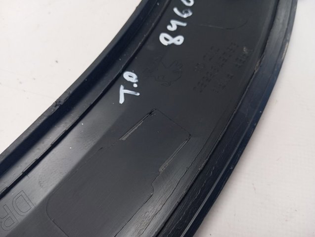 Expansor direito (placa sobreposta) de arco do pára-lama traseiro 98257365XT Peugeot/Citroen